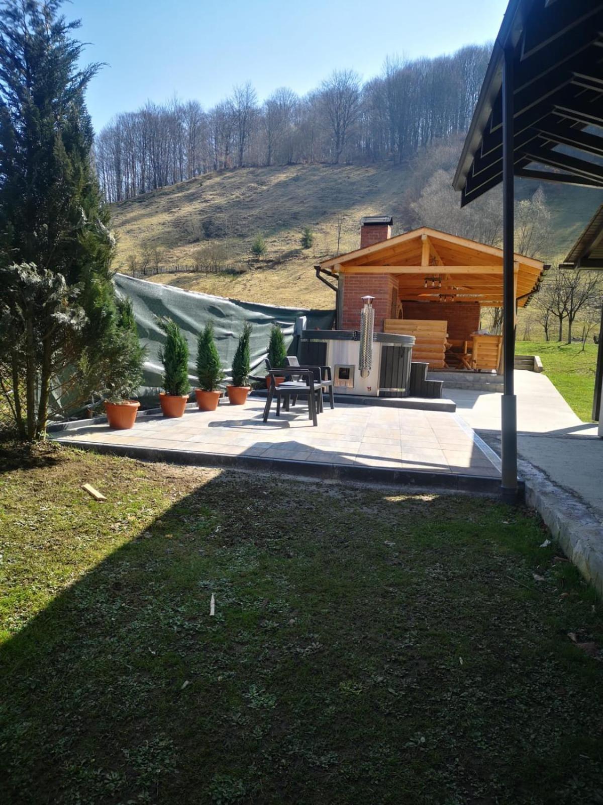 Casa De Vacanta Edya Petrosani Exterior photo